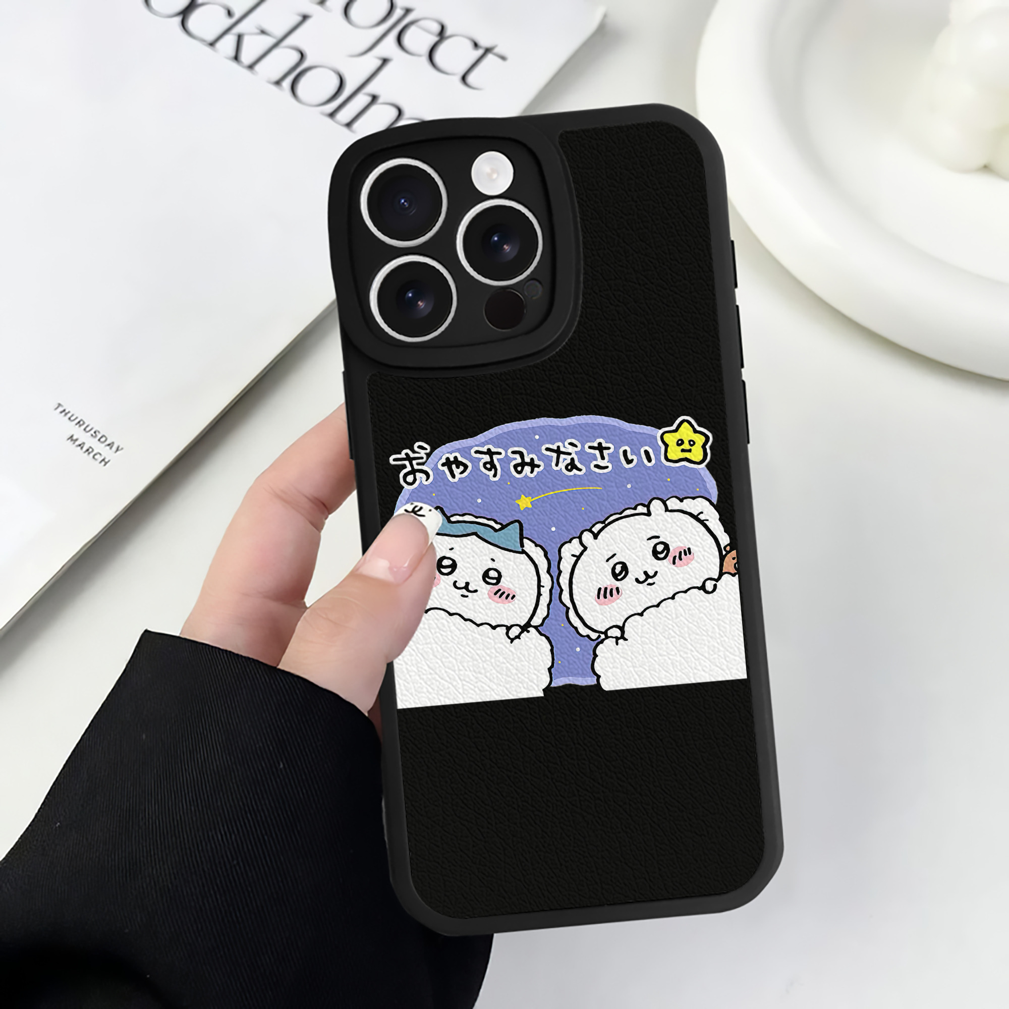 （画像用） ちいかわ ハチワレ Chii-kawa hachiware 【iPhone 16シリーズ対応】シリコンスマホケース（レザー調） 材質：シリコン